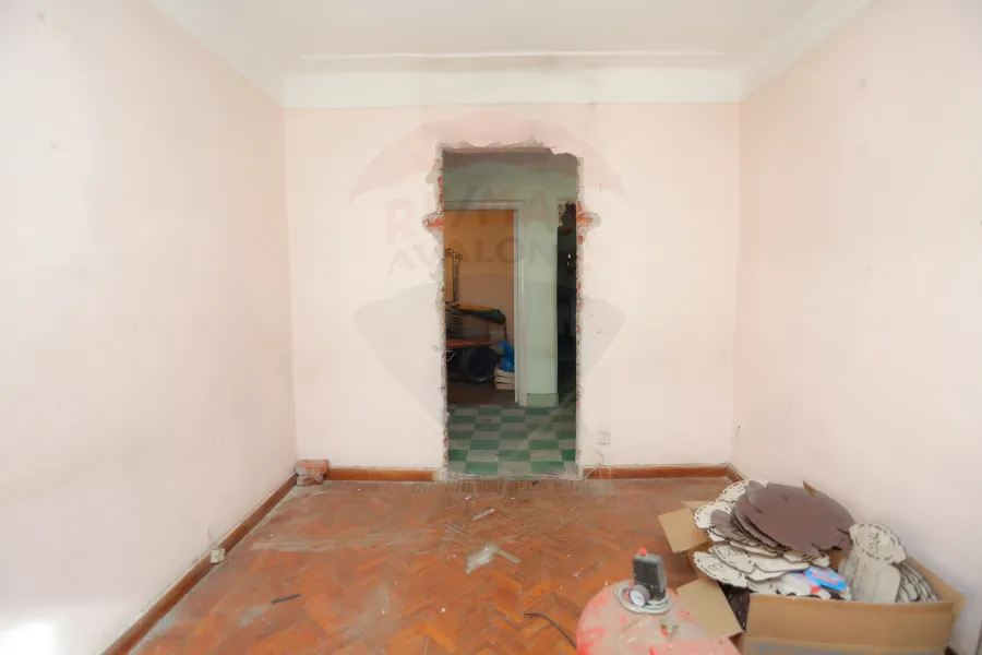 شقة للبيع 85م الازريطة  ( خطوات من الترام)