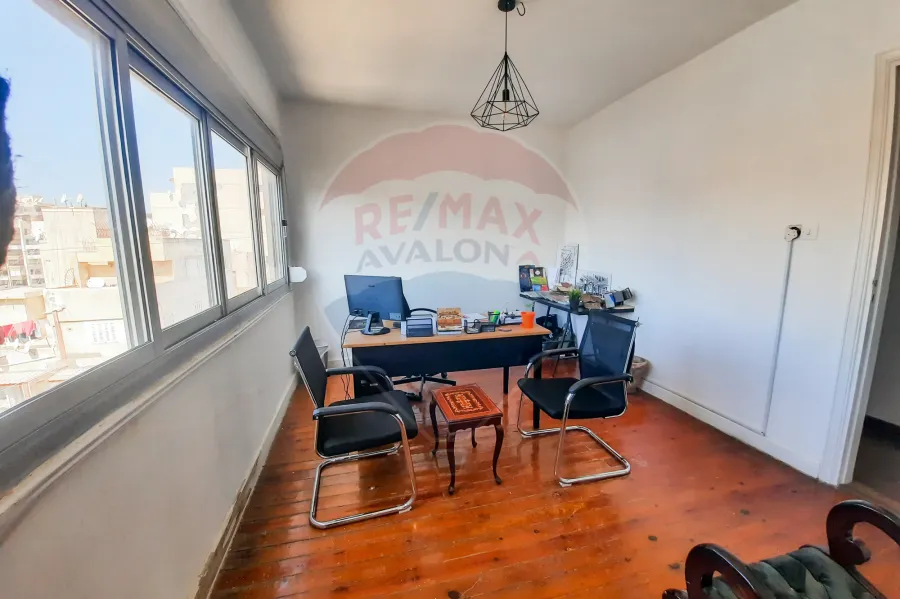 شقة للايجار 130 م كفر عبده (ش خليل الخياط)