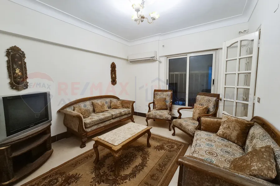 شقة للإيجار السنوى المفروش 150 م لوران (تالت نمرة من البحر)