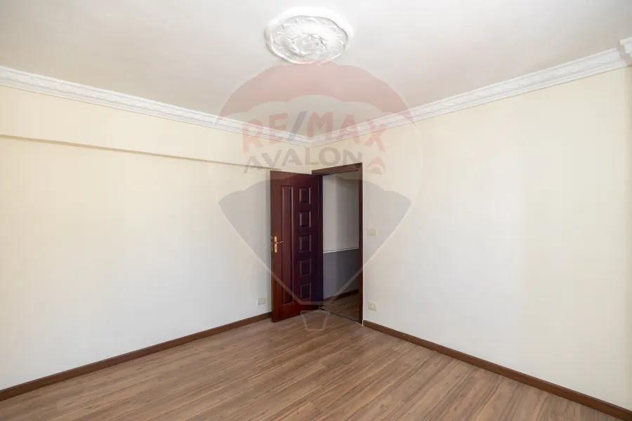 شقة للبيع 130 م كفر عبده (شارع إبراهيم راجي)