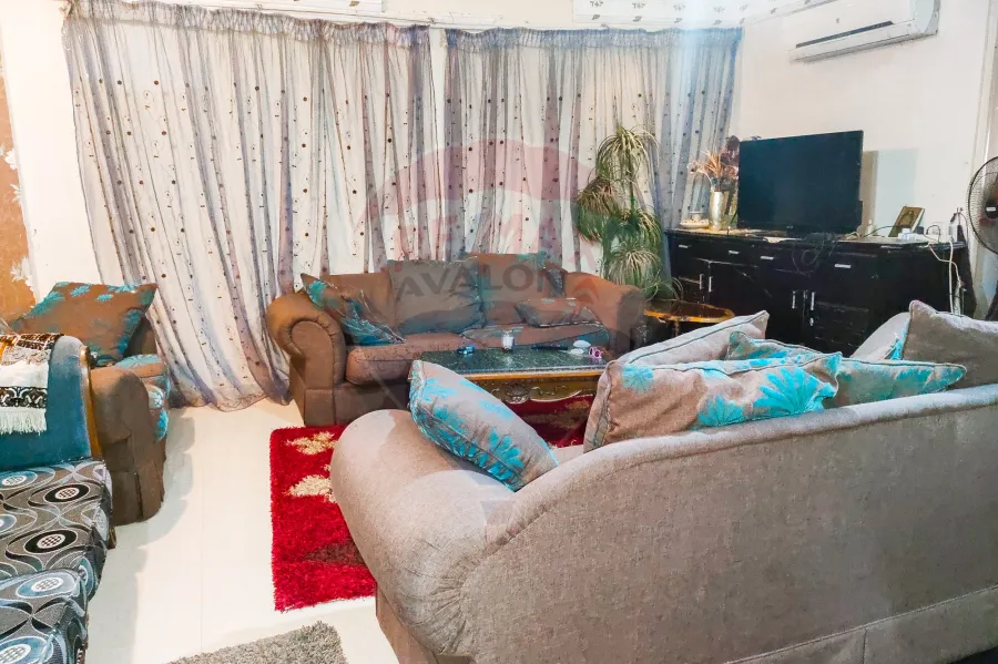 شقة للايجار 135 م سموحة (شارع النصر)