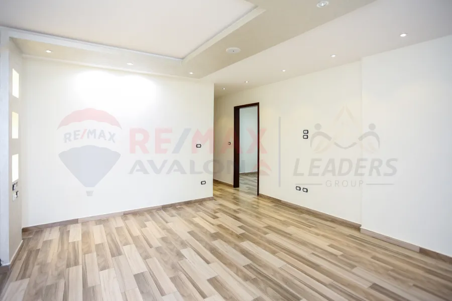 شقة للبيع 275 م لوران (ش شعراوي)