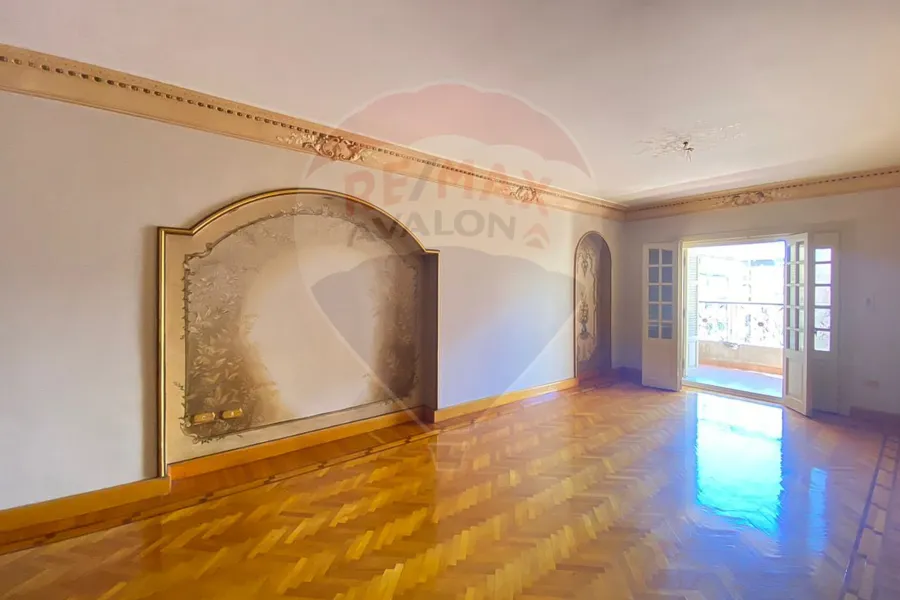 شقة للإيجار 230 م لوران (خطوات من ش شعراوي)