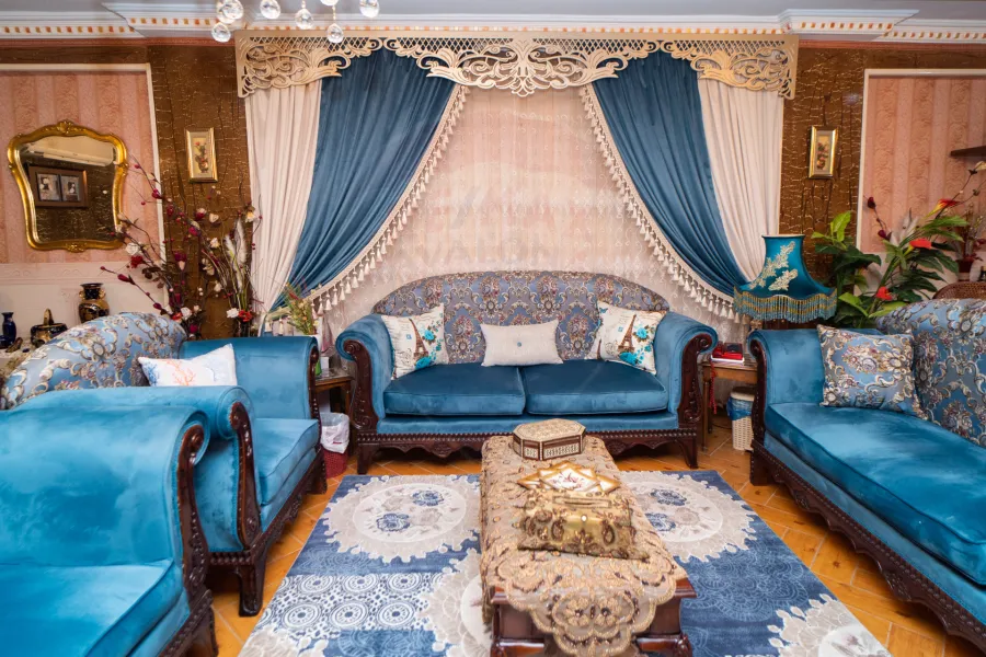 شقة للبيع 200 م زيزينيا (ش مسجد يحيى)