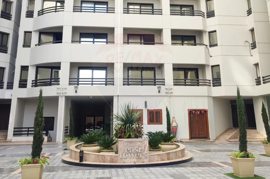 شقة للبيع 170 م سموحة (كومباوند ايست تاورز- شارع الريادة)