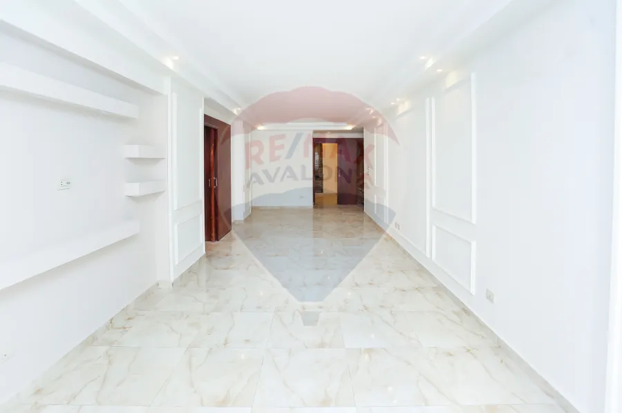 شقه للايجار 250 م سيدي بشر ( اول شارع خالد بن الوليد )