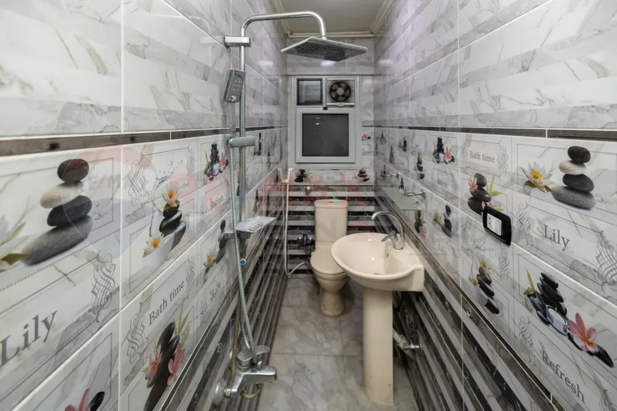 شقة للبيع 187 م كليوباترا (علي البحر مباشرة)