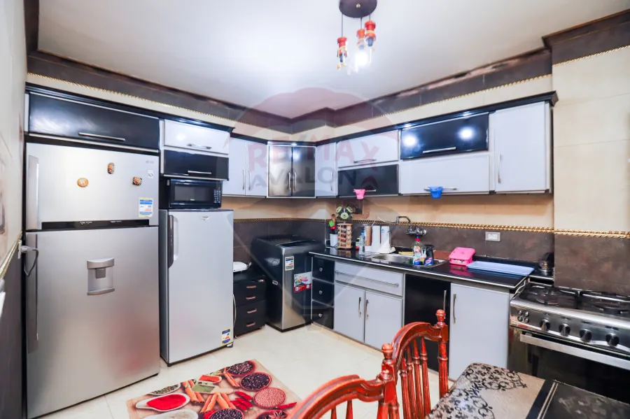 شقة للبيع 170م سموحة  (ش الريادة بجوار كومبوند السرايا)