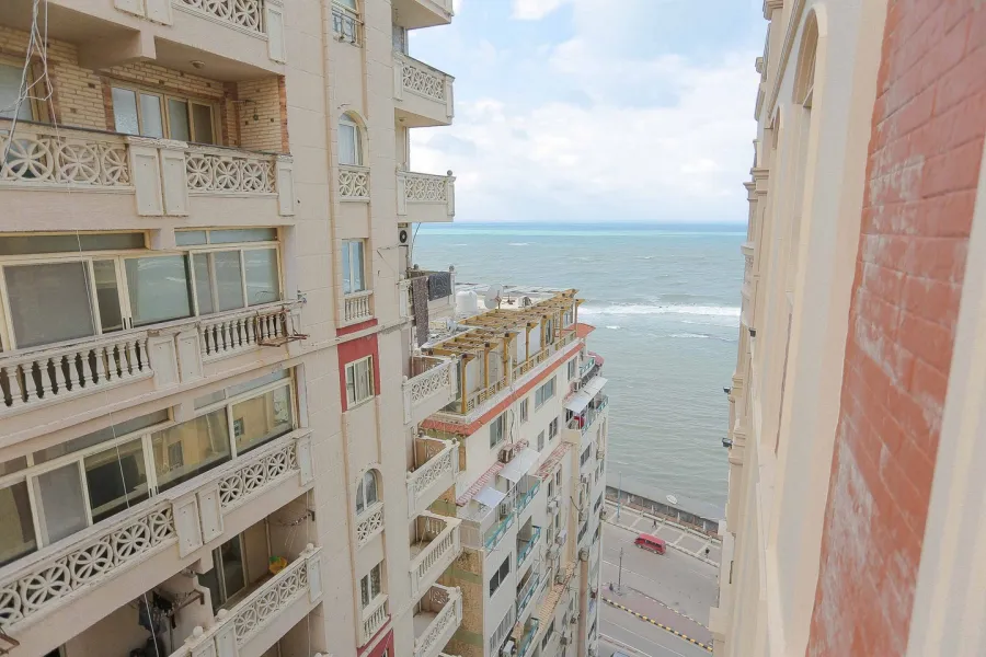 شقة للبيع 230م العصافرة (2 نمرة من البحر)