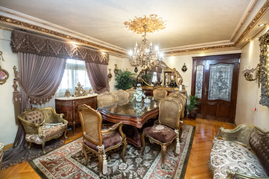 شقة للبيع 277م جليم(علي الترام مباشرة)