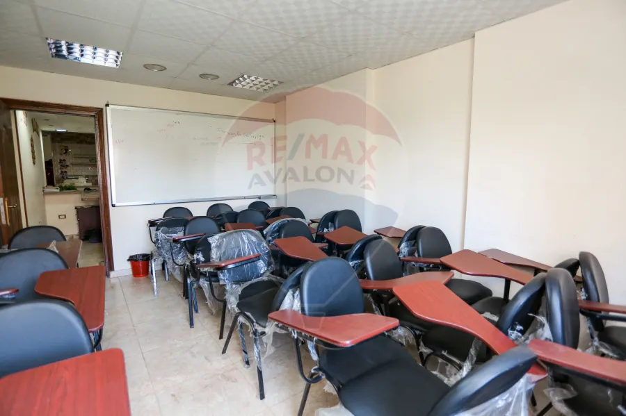 ميزان ادارى للايجار 225 م كامب شيزار ( ش كليه الهندسه )