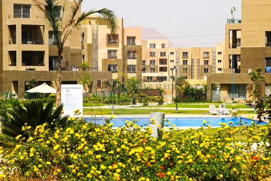 شقة ارضى بجاردن للبيع اكتوبر (بالم باركس)  90 م + 100 م جاردن