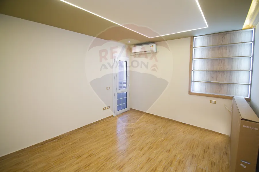 Apartment for sale 225 m Stanley (Steps from the sea - Stanley Towers) - 9,000,000 EGP