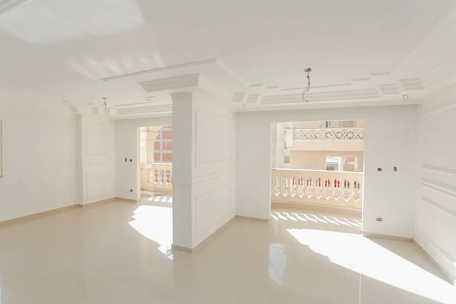 شقة للبيع 230م العصافرة (2 نمرة من البحر)