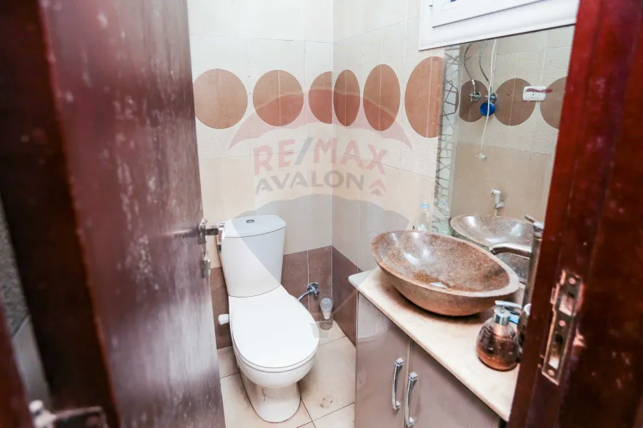 محل و ميزانين تجارى للايجار 285 م ميامى (ش 45 بحرى )