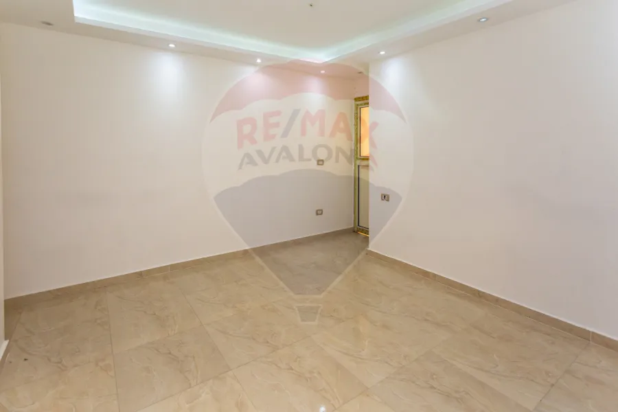 شقة مرخصه للبيع 120 م سموحه (كومباوند في ش النصر)