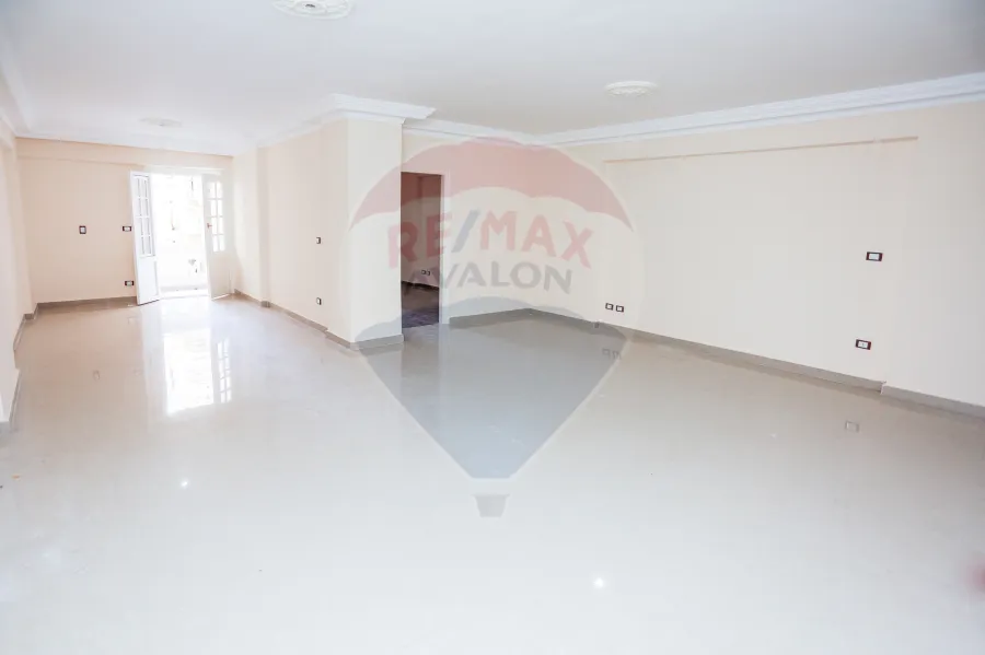 شقة للبيع 160 م ستانلى (متفرع من البحر - خلف سلطنه ستانلى)