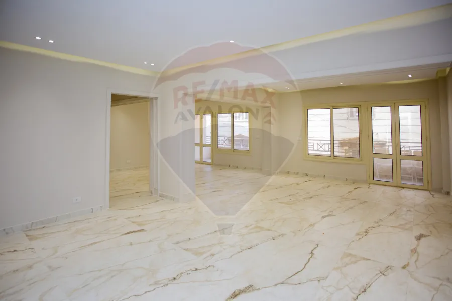 Apartment for sale 215 m Louran (third number from the sea)