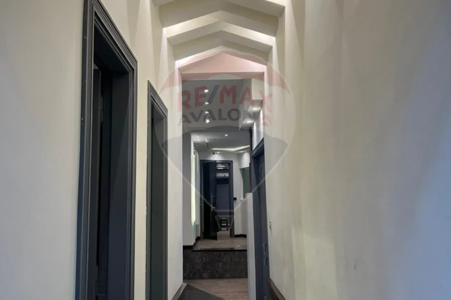 Administrative unit for sale 290 m Al-Iqbal (in front of Victoria College School)