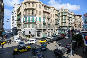 شقة اداري للايجار 65 م محطة الرمل(شارع الشهداء)