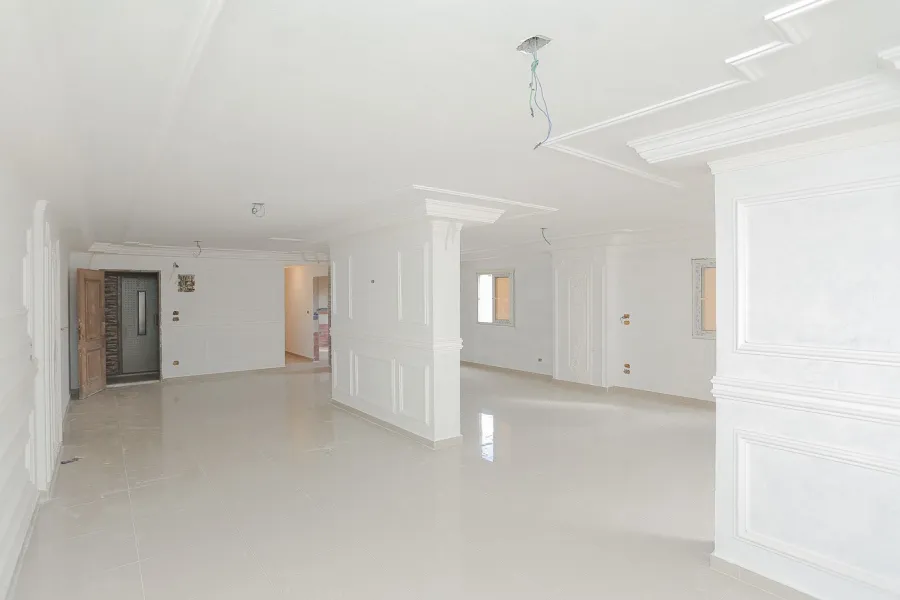 شقة للبيع 230م العصافرة (2 نمرة من البحر)