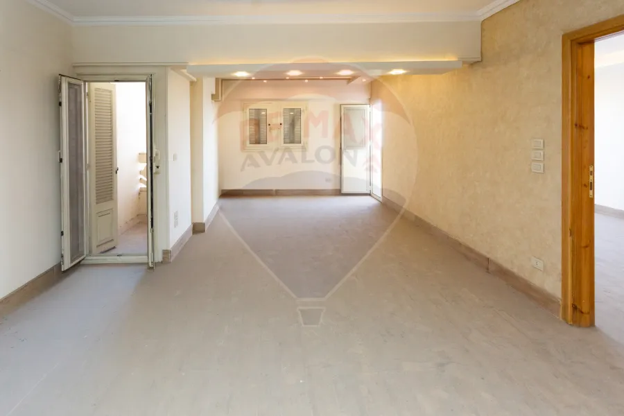 شقة للبيع 131 م سموحة (بجوار جرين تاورز)-1