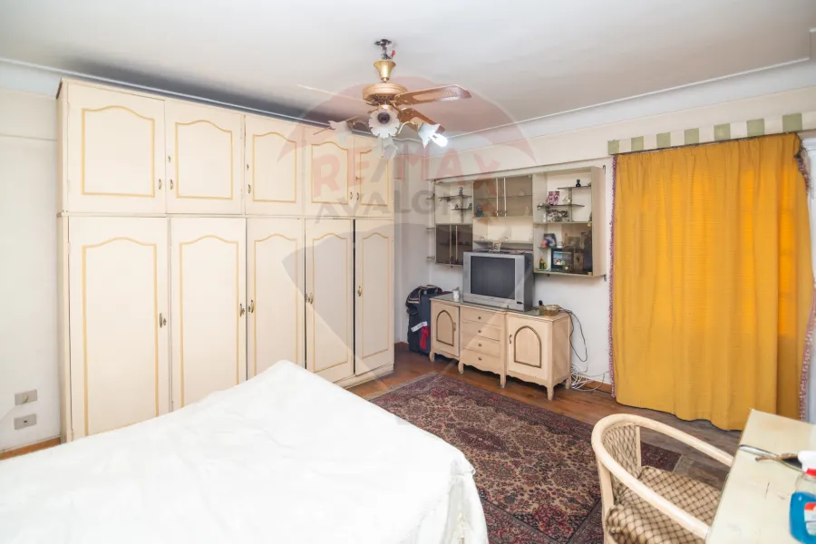 شقه للبيع 180 م كامب شيزار (ش بورسعيد الرئيسي)