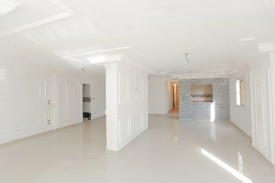 شقة للبيع 230م العصافرة (2 نمرة من البحر)