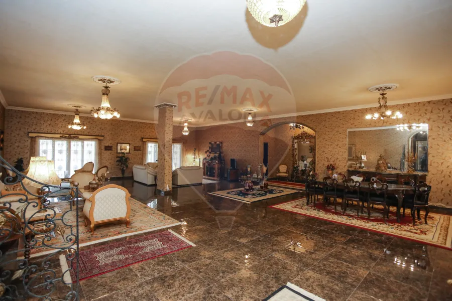 فيلا للبيع 4,000 م كينج مريوط (أمام كومباوند كينج هايتس)