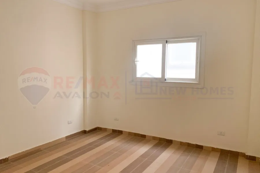 stand Alo1ne for sale 400 m King Mariout (Cordoba St.)