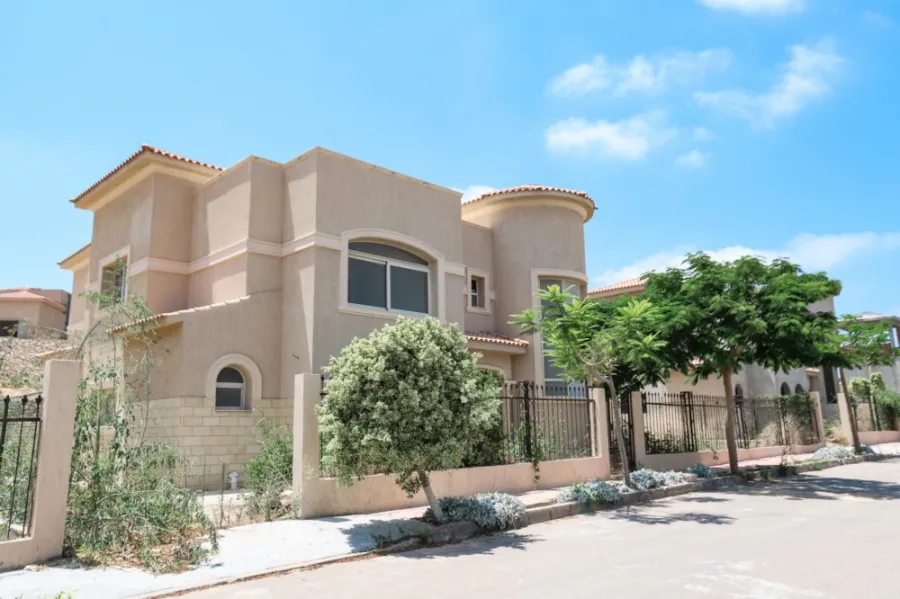 Villa for sale 726m King Marriot Alex west Compound