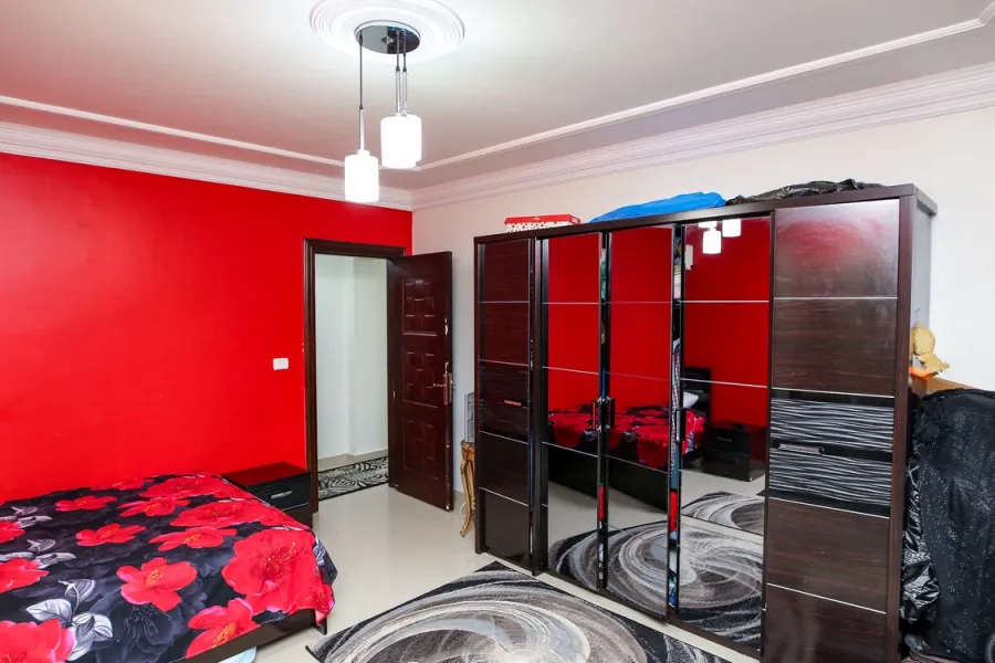 شقة للبيع 180م لوران (ش الأقبال الرئيسي)