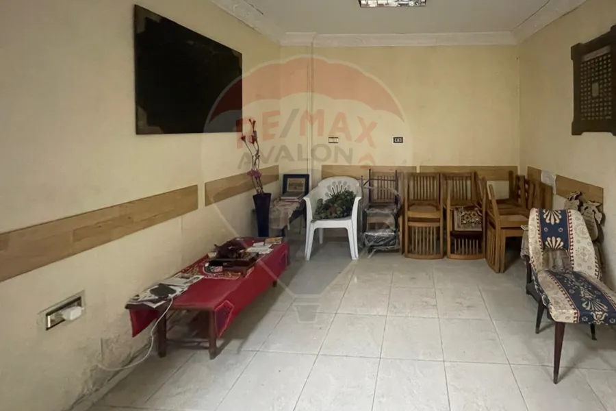 عيادة للبيع 90 م كليوباترا (علي الترام مباشرة)