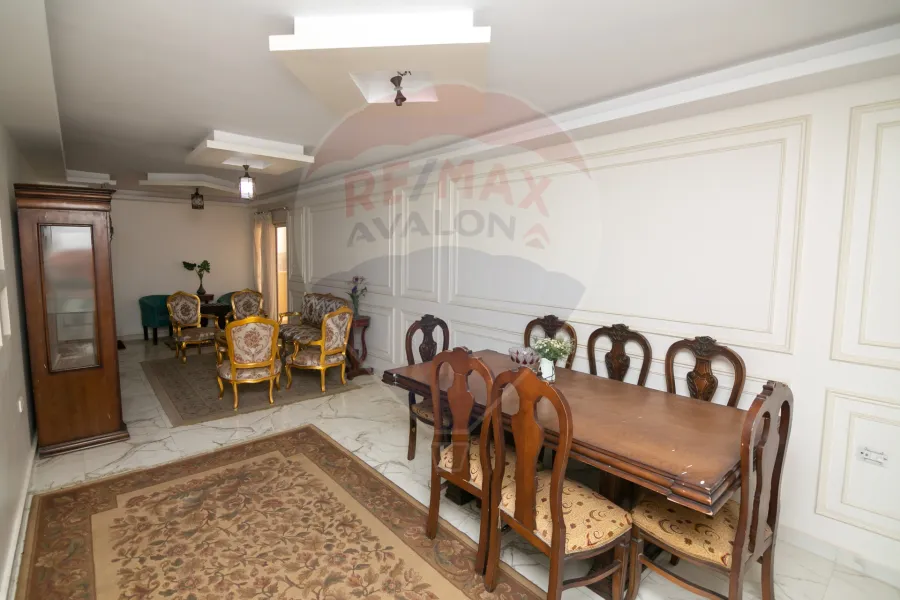 شقة للبيع 270 م لوران (شارع شعراوي)