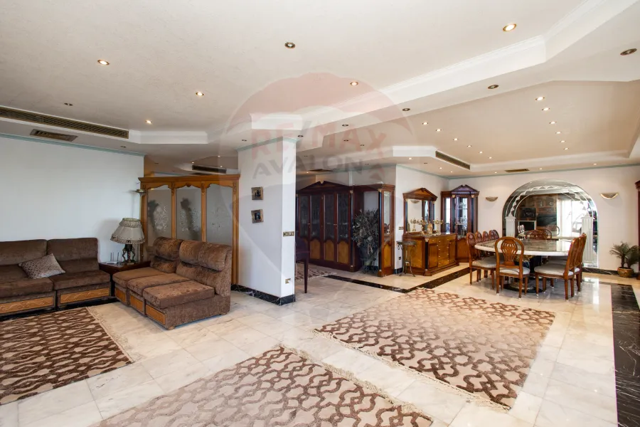 شقة للبيع 350 م  سابا باشا (على البحر مباشرة)