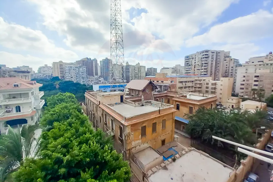 شقة للبيع 147 م + 60 م روف زيزينيا  ( ش الأمير جميل )