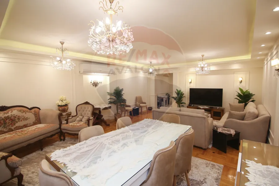 شقة للبيع 185 م سموحة (متفرع من ش فوزي معاذ)