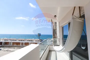 شقة للإيجار المفروش 175 م لوران (علي البحر مباشرة)