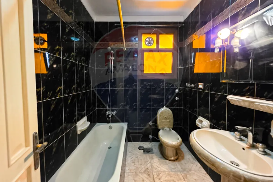 شقة دوبلكس للبيع 320 م لوران (متفرع من ش شعراوي)