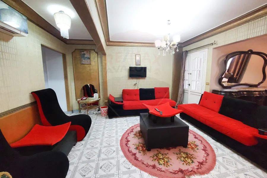 شقة للإيجار المفروش  150 م سموحة (خطوات من ميدان فيكتور عمانويل)