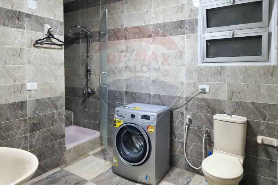 Apartment for sale 114 m net Smouha (directly in front of Zahran Mall)