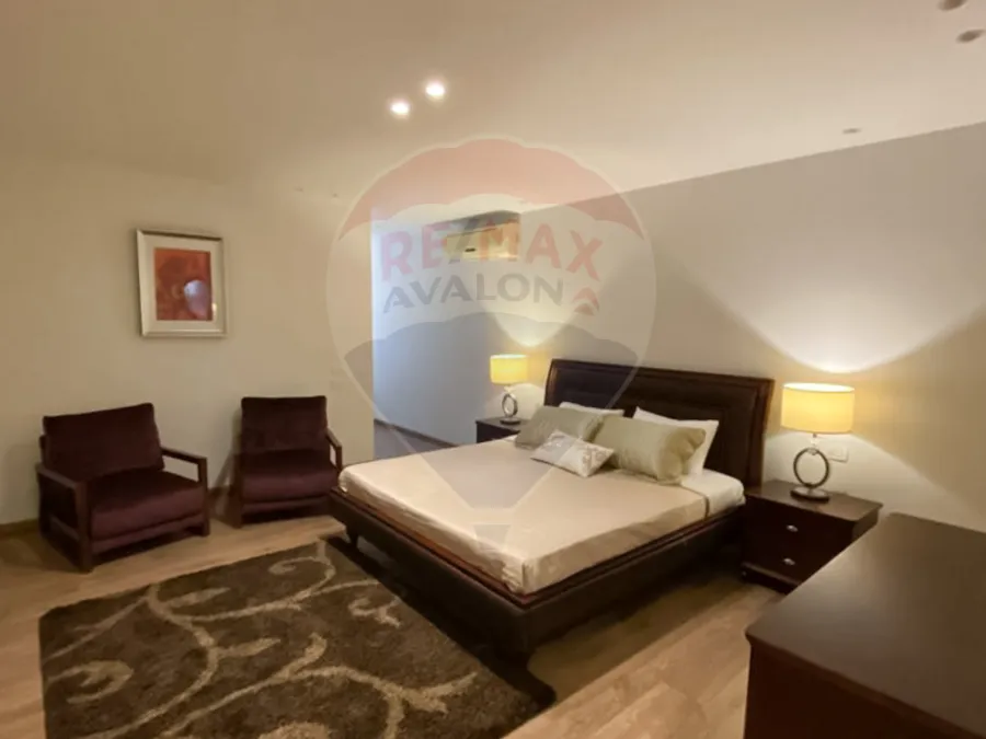 شقة للبيع 240 م رشدي (على البحر مباشرة)