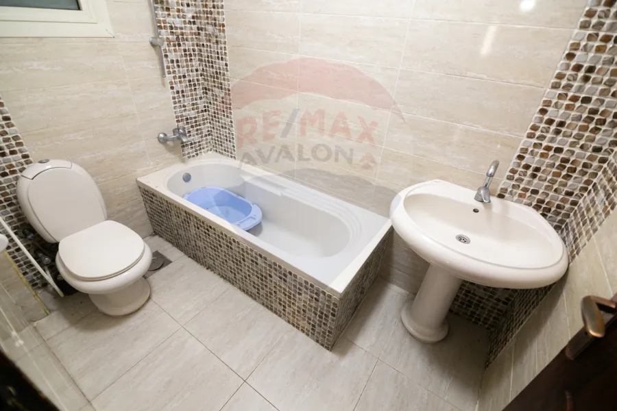 شقة للبيع 107 م  محرم بك (حي محرم باشا)