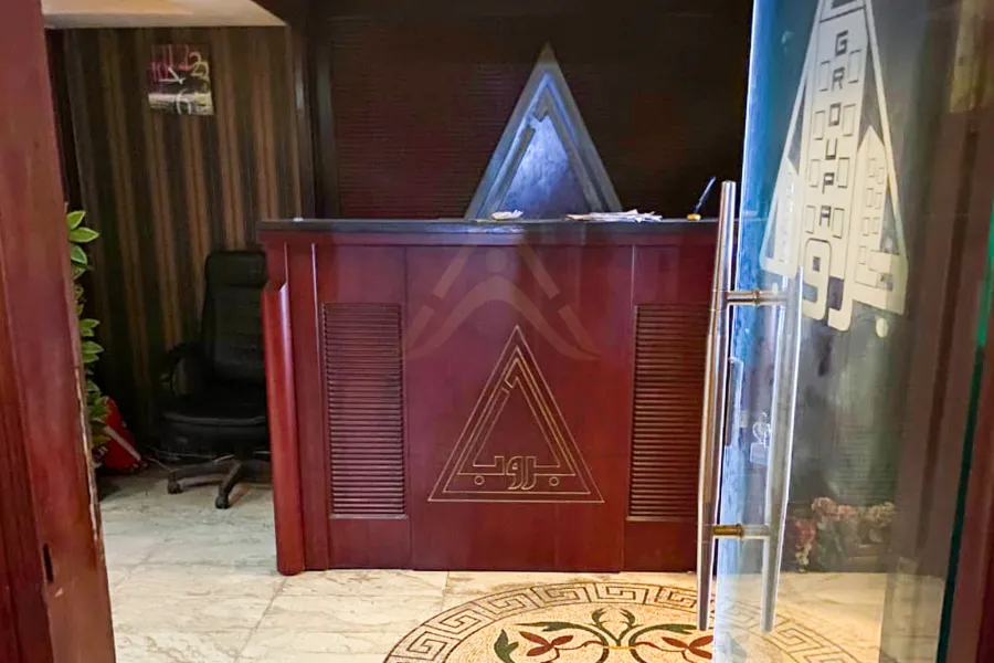 مكتب للايجار المفروش 270 م ميامي (علي البحر مباشرة)