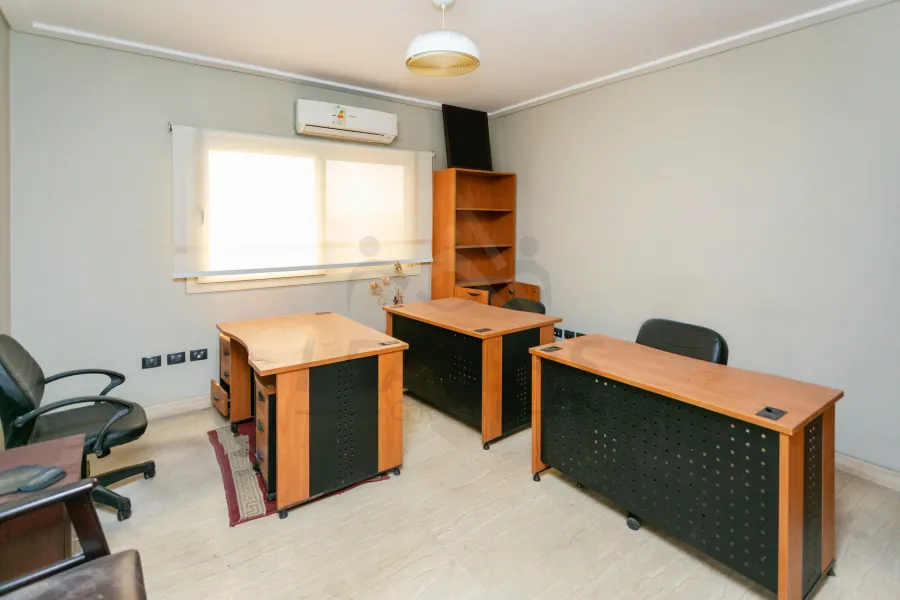 شقة للبيع 250 م الشاطبي (علي الترام مباشرة - خطوات من البحر)