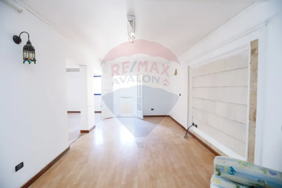 شقه دوبليكس للبيع 230 م السرايا (خطوات من البحر)