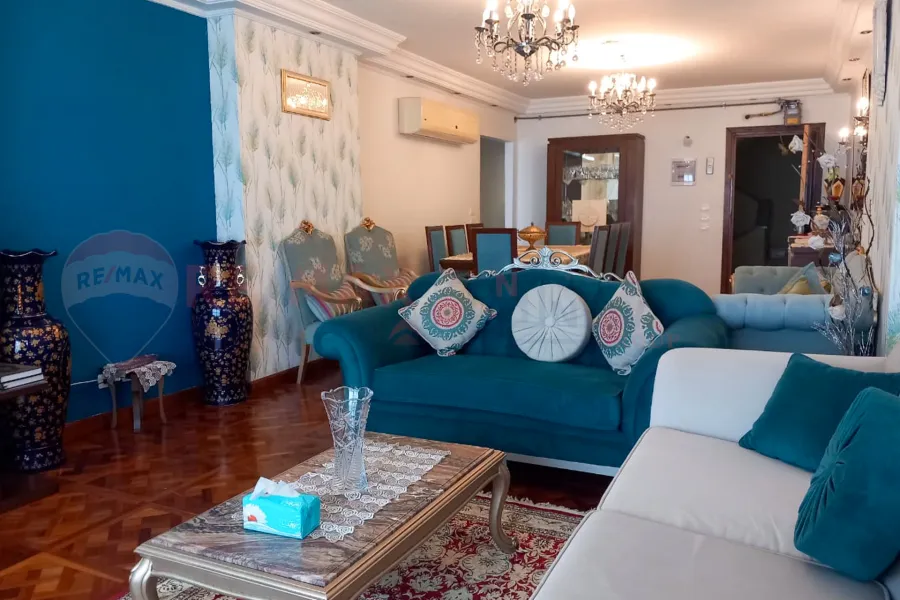 شقة للبيع 160 م بحري ( علي البحر مباشرة )