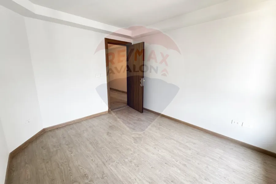 شقة للبيع 169 م سموحة (كومباوند سكاي لاين)