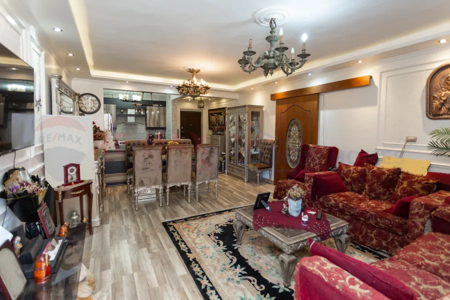 شقة للبيع 130 م رشدي (ابراج ظباط مصطفي كامل)