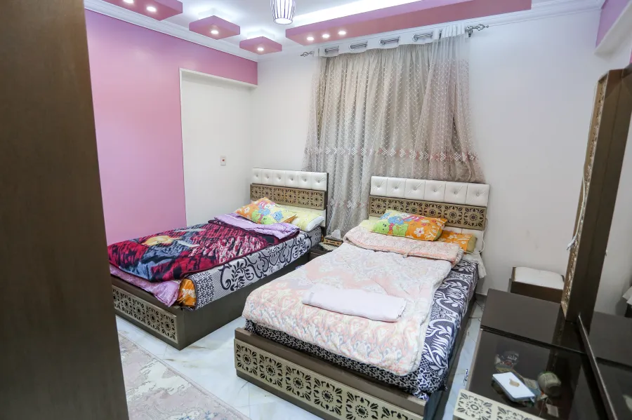 شقة للبيع 220م السرايا (3 نمرة من البحر)